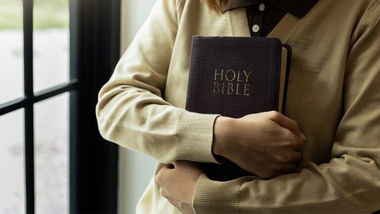 4 savjeta za proučavanje Biblije kada si rastrzana